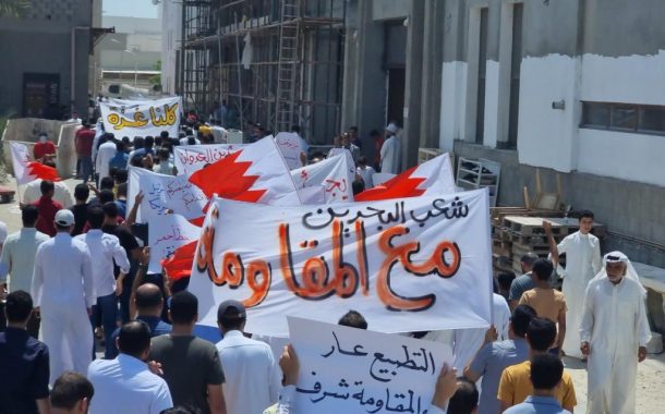 الموقف الأسبوعيّ: آل خليقة ينفذّون مشروع الصّهاينة والأمريكيّين بتجريد شعب البحرين من هويّته وموقفه في دعم المقاومة