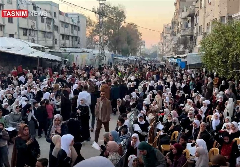 انتصار جديد.. المئات من حفظة القرآن في غزّة يحتفلون وسط الدمار بتخرّجهم