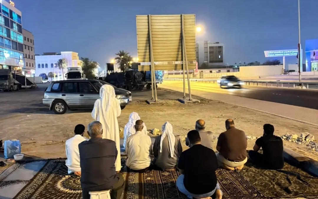 إقامة صلاة العشاءين في مسجد «العلويّات» المهدّم