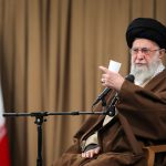 السيّد القائد الخامنئيّ يدعو الإيرانيّين إلى الثبات والتوحّد لتخييب آمال العدوّ