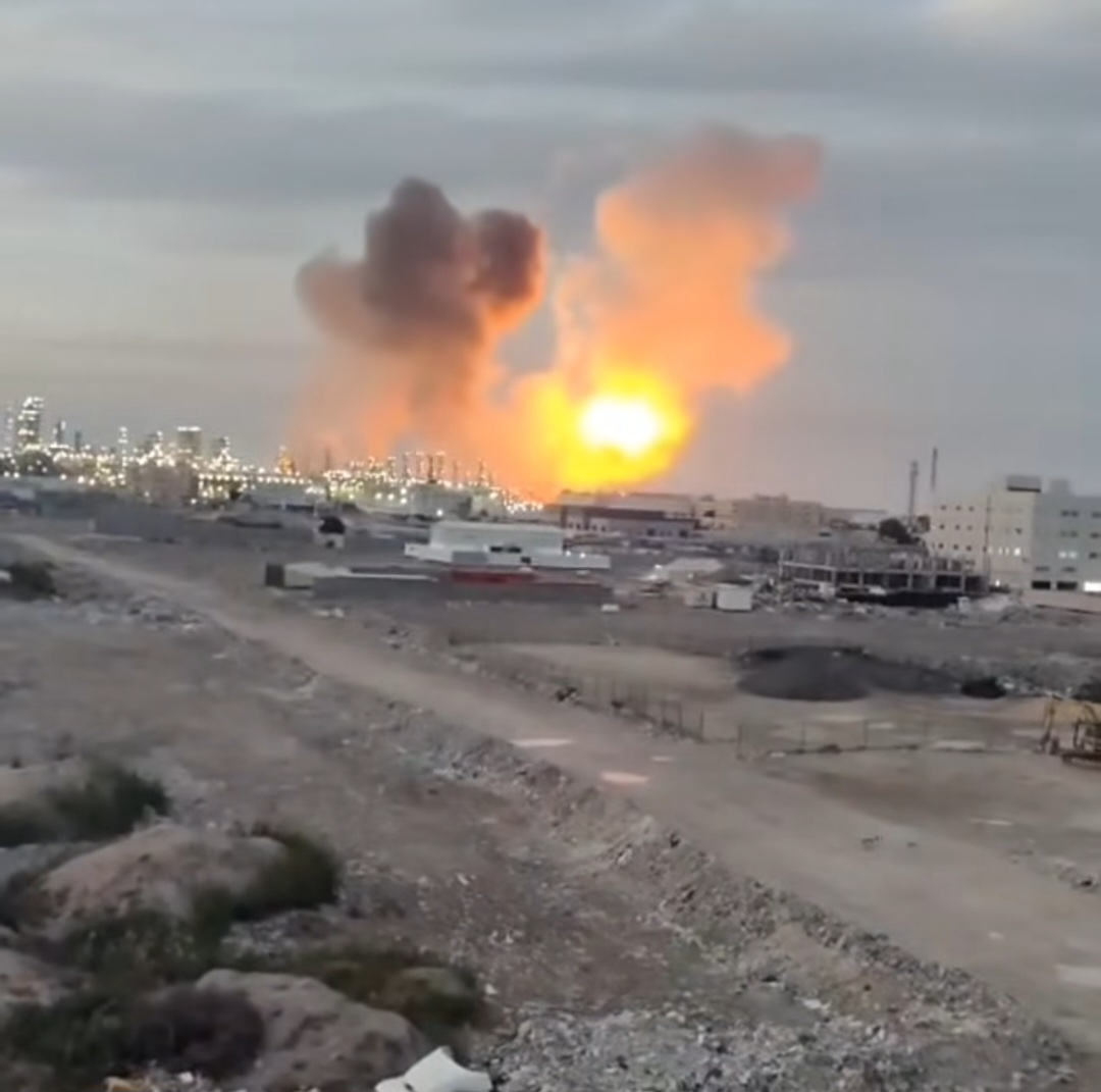 الصواريخ الإيرانيّة تصيب منشآت في البحرين قدّمت خدماتها للعدوان الأمريكيّ