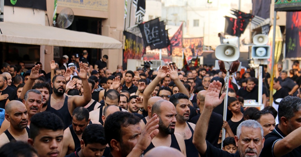 رغم التضييق.. مواكب العزاء تنطلق في مناطق البحرين