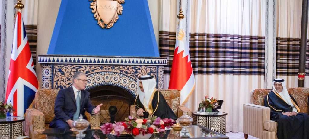 مقال: هل تسحب أمريكا البساط من تحت قدمي النظام الخليفيّ؟