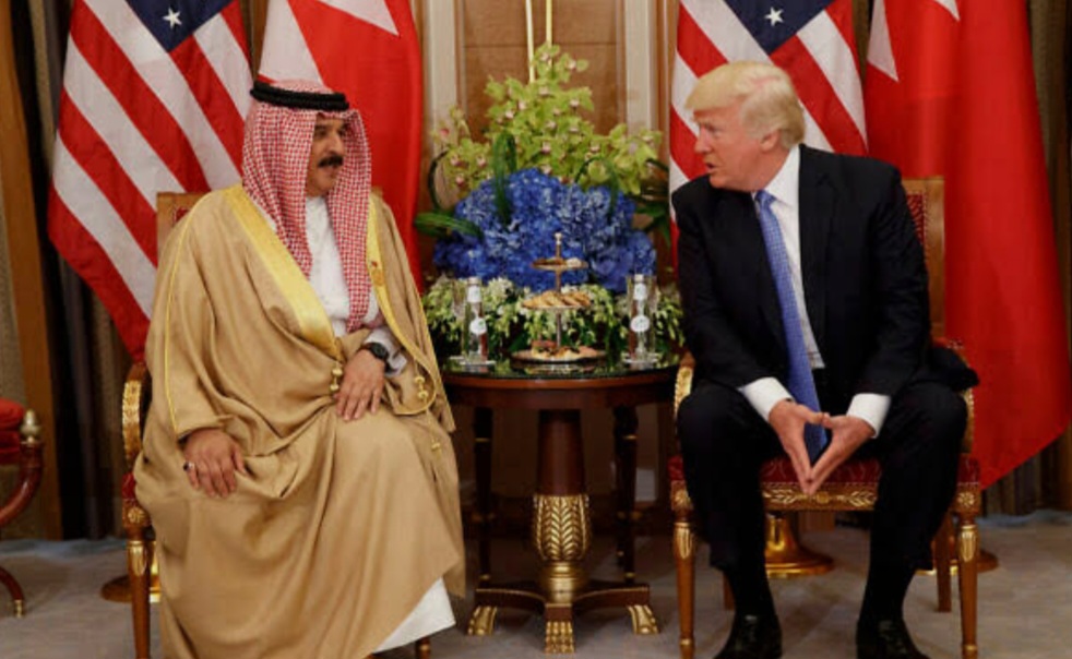 الموقف الأسبوعي: تشبّه الطاغية حمد بالمجرمين «نتنياهو وترامب» لن يجدي في إرهاب الشعب ومنع الطوفان القادم