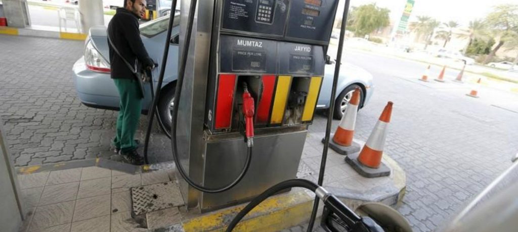 النظام الخليفيّ يخطّط لرفع أسعار البترول رغم الضائقة الاقتصاديّة التي تخنق المواطنين