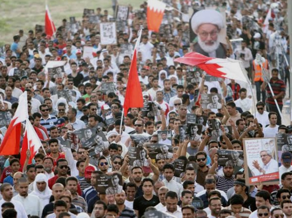 الموقف الأسبوعيّ: في عيد المقاومة والتحرير.. شعبنا في البحرين سيبقى وفيًّا للنهج المقاوم ولن يساوم على خياره في إسقاط نظام الاستبداد والتطبيع
