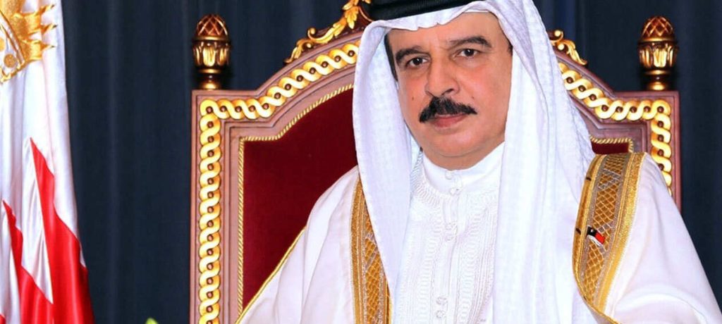 حاكم البحرين يجبر نوابًا ومؤسسات وعوائل على إصدار بيانات مؤيدة لإسقاط الجنسية والتهجير القسري