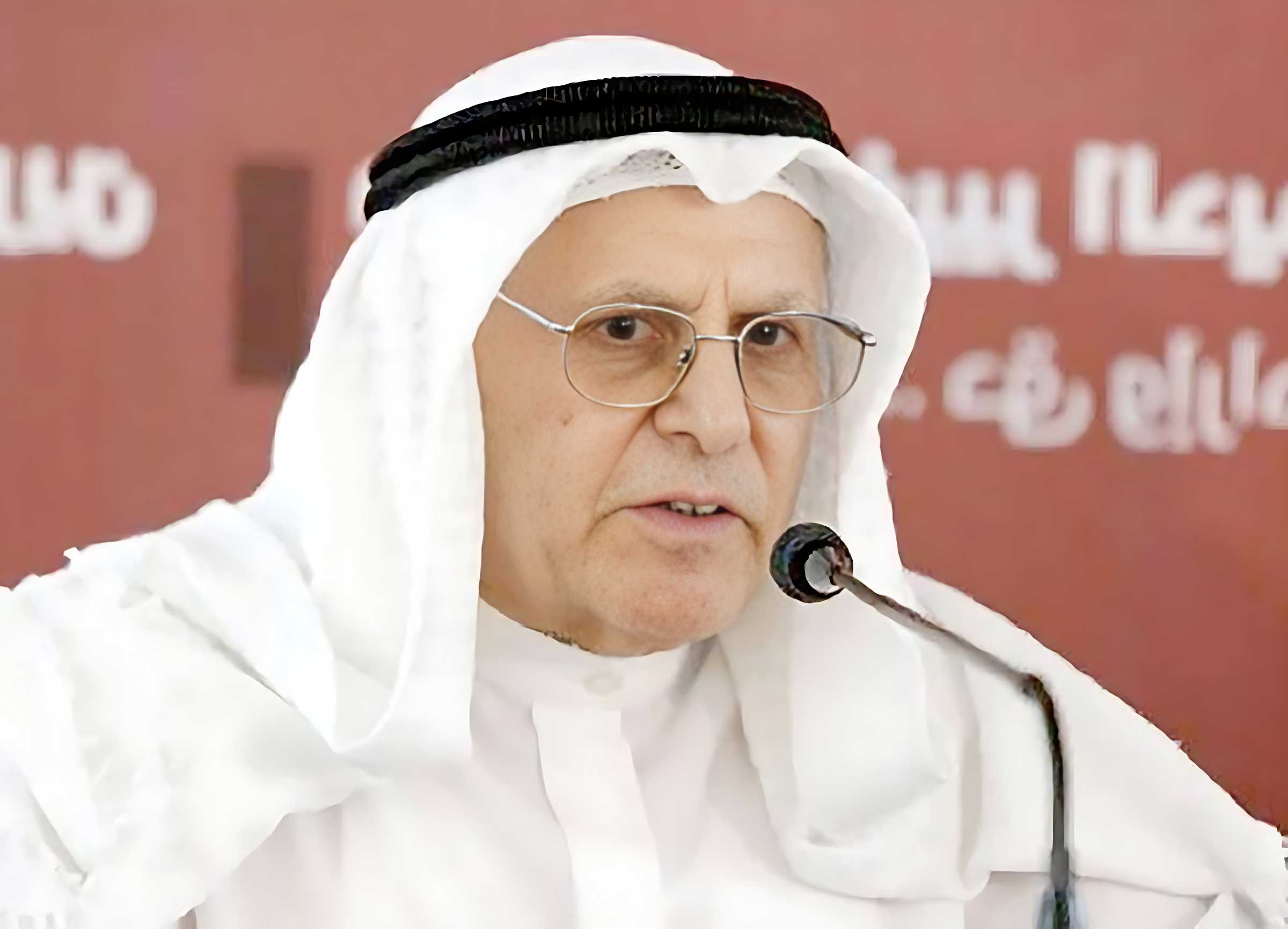 النظام الخليفي يصادر كتاب وزيره الأسبق الذي يروي فضل 