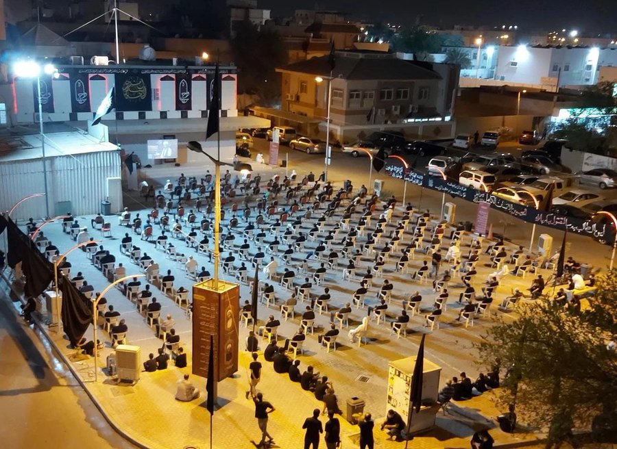 النظام الخليفيّ يدسّ عيونه بين المشاركين في مواكب العزاء ويعتقل العشرات من الشبّان