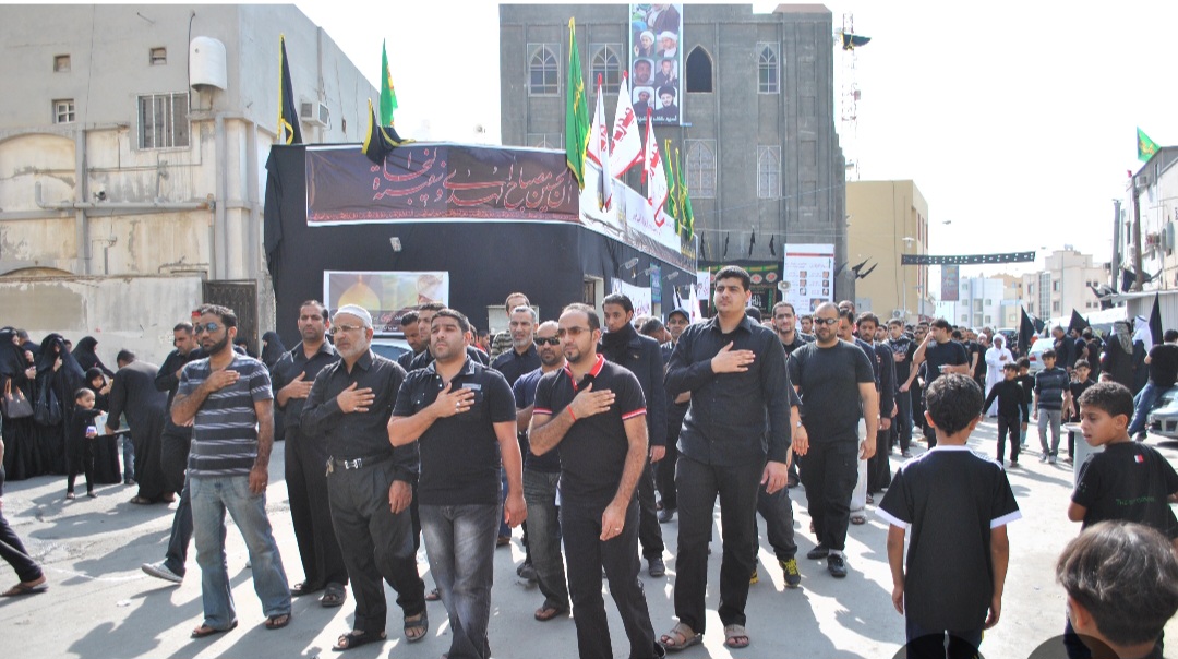 الموقف الأسبوعيّ: شعب البحرين سيقطع الأيدي التي تنال من شعائر عاشوراء.. ولن يساوم على هويّته وقيمه في الحريّة والتحرير