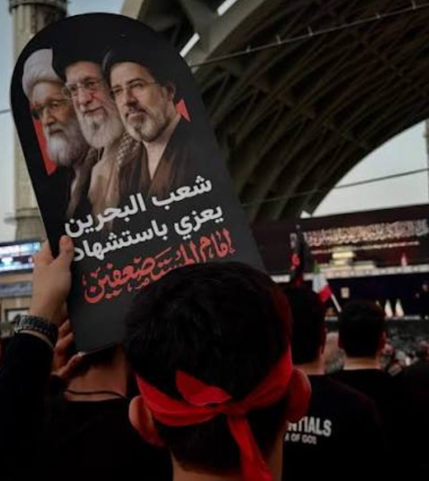 شعب البحرين يقيم مراسم تشييع رمزيّة للشهيد القائد الخامنئيّ «قدّه»