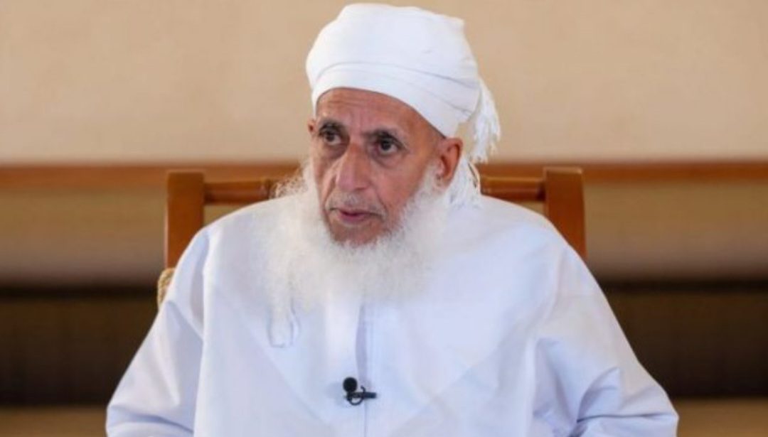 مفتي عُمان يحذر من اتساع الفجوة بين المسلمين ويدعو إلى نصرة غزّة