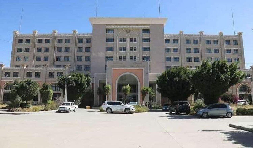 الخارجيّة اليمنيّة: استمرار الغارات السعوديّة وانتهاك السيادة يوجب الردّ