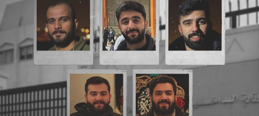 رفاق ضحيّة التعذيب «الشهيد محمد الموسوي» يعانقون الحريّة