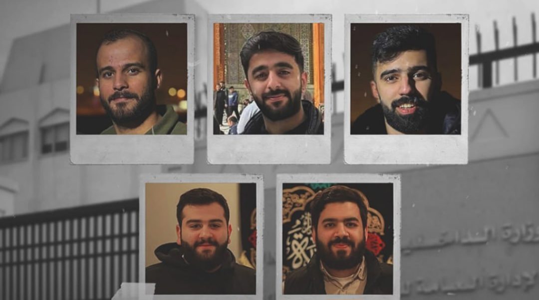 رفاق ضحيّة التعذيب «الشهيد محمد الموسوي» يعانقون الحريّة