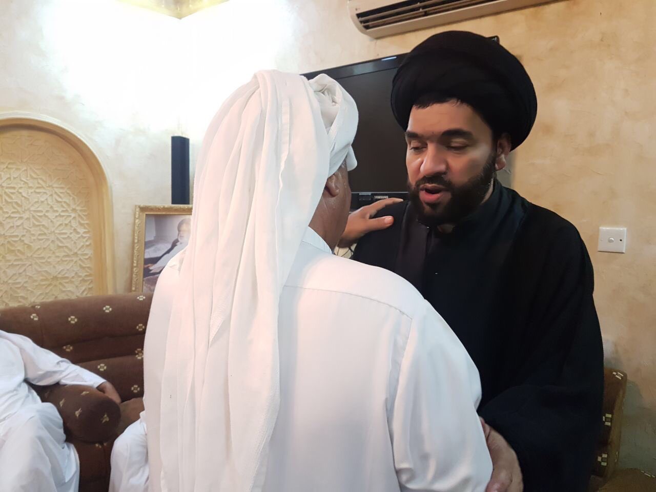 استقبال حاشد لسماحة السيّد علي الموسوي بعد عناقه الحريّة