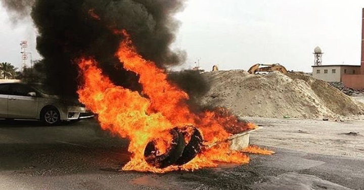 ثوار سماهيج يشعلون نيران الغضب خلف مطار البحرين الدولي